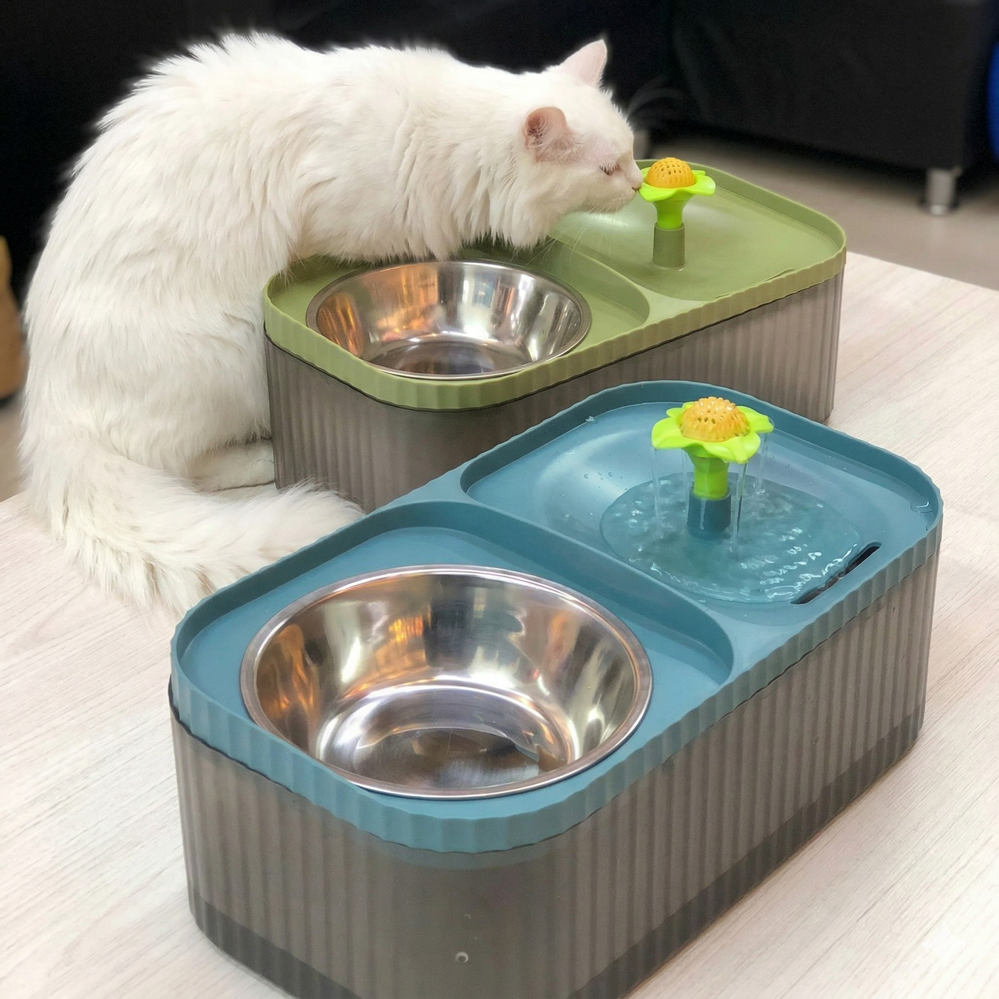 Comedero doble con fuente de agua