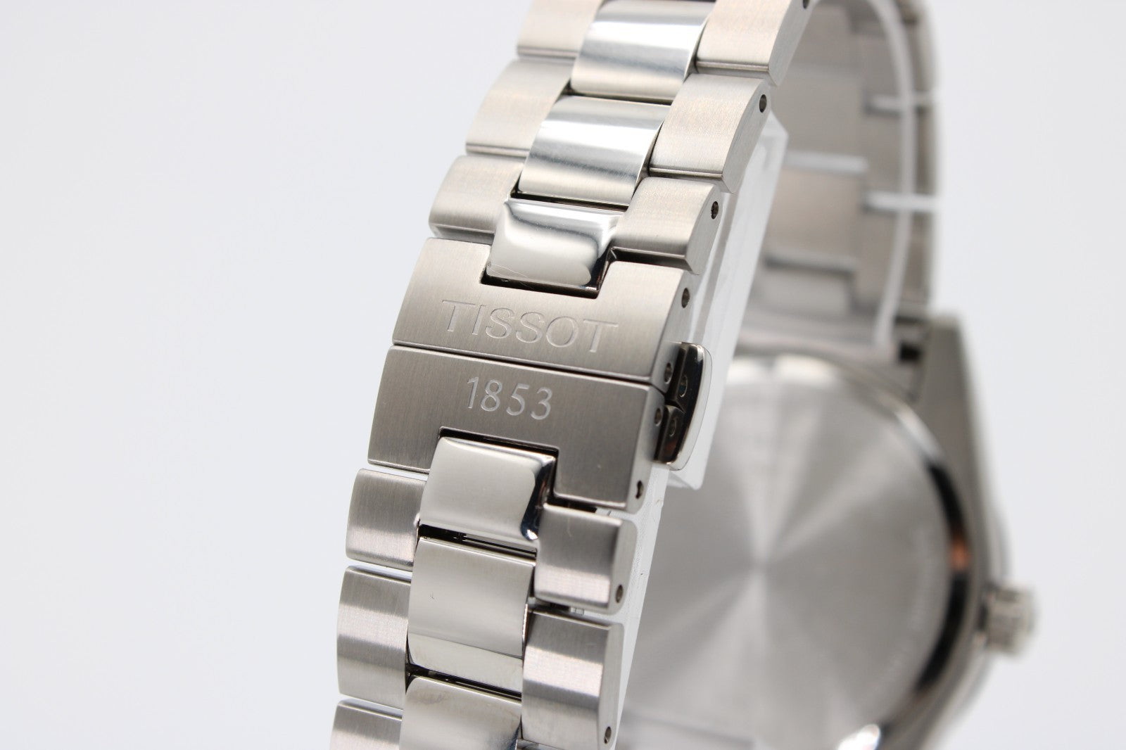 Reloj de hombre TISSOT Gentleman T127.410.11.05 1.00 de cuarzo con esfera negra y caja de 40 mm.