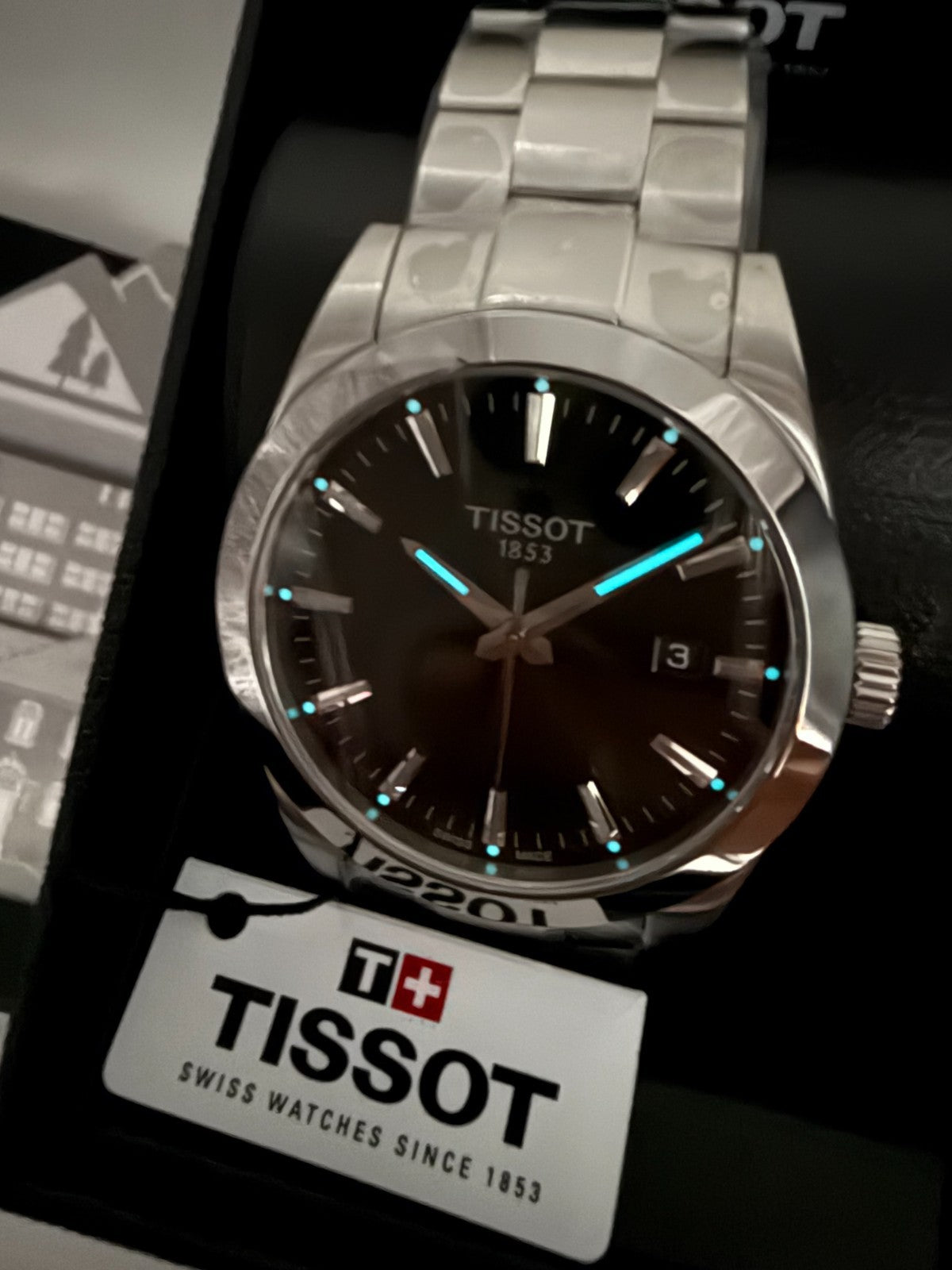 Reloj de hombre TISSOT Gentleman T127.410.11.05 1.00 de cuarzo con esfera negra y caja de 40 mm.
